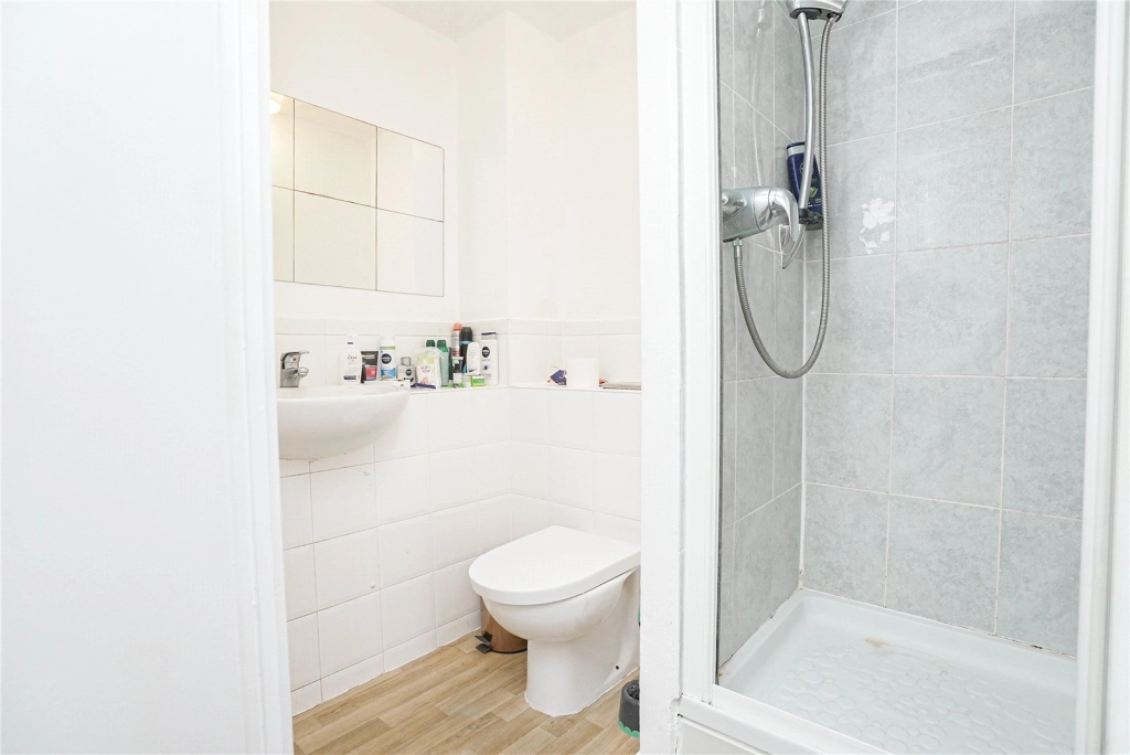2 bedrooms apartments/flats for sale in Rush Grove Street, Woolwich - SE18 view 7