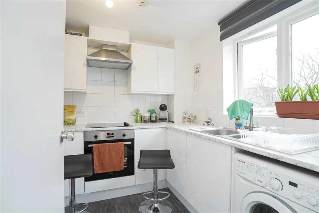 2 bedrooms apartments/flats for sale in Rush Grove Street, Woolwich - SE18 view 4