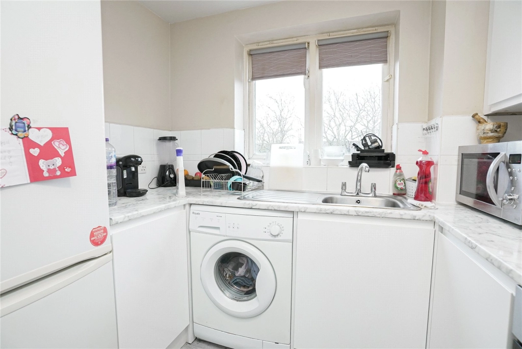 2 bedrooms apartments/flats for sale in Rush Grove Street, Woolwich - SE18 view 10