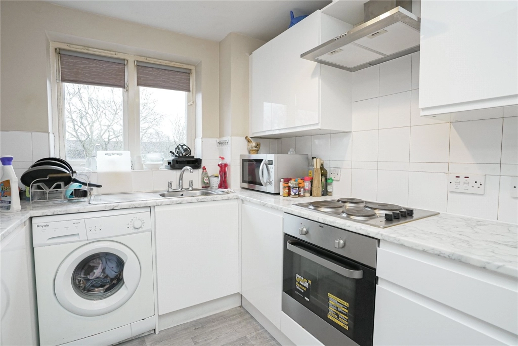 2 bedrooms apartments/flats for sale in Rush Grove Street, Woolwich - SE18 view 3