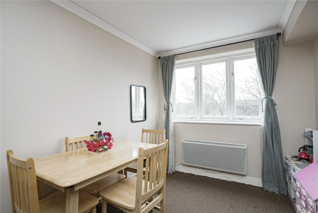 2 bedrooms apartments/flats for sale in Rush Grove Street, Woolwich - SE18 view 4