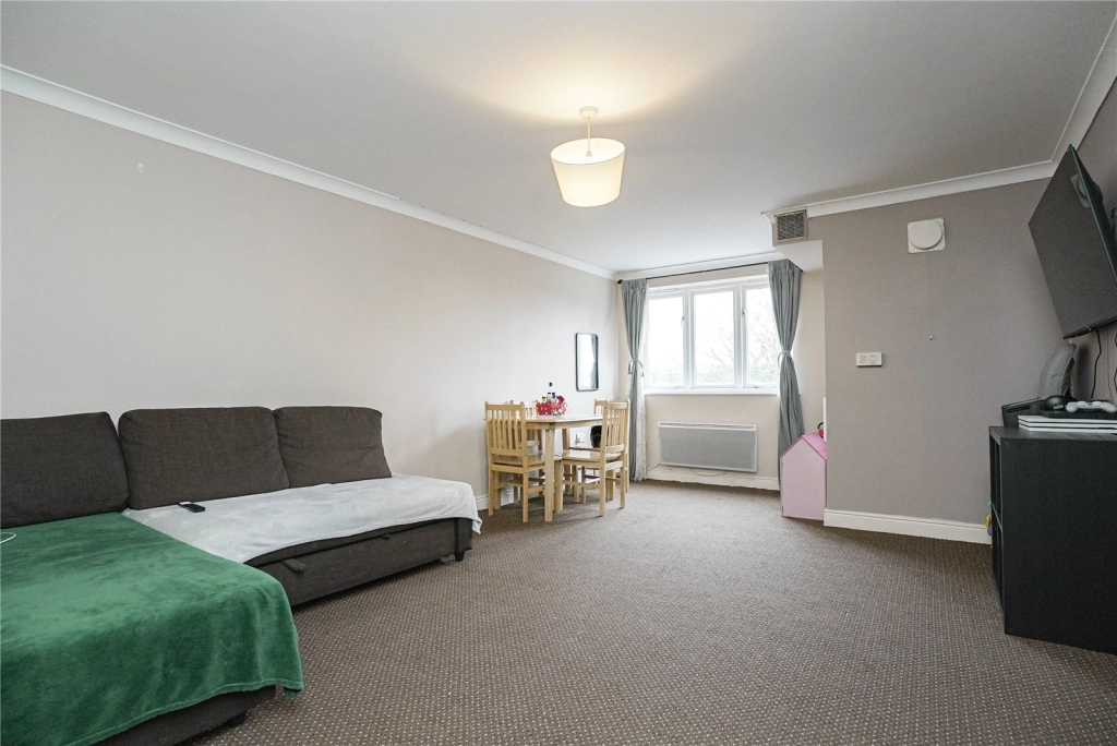 2 bedrooms apartments/flats for sale in Rush Grove Street, Woolwich - SE18 view 2