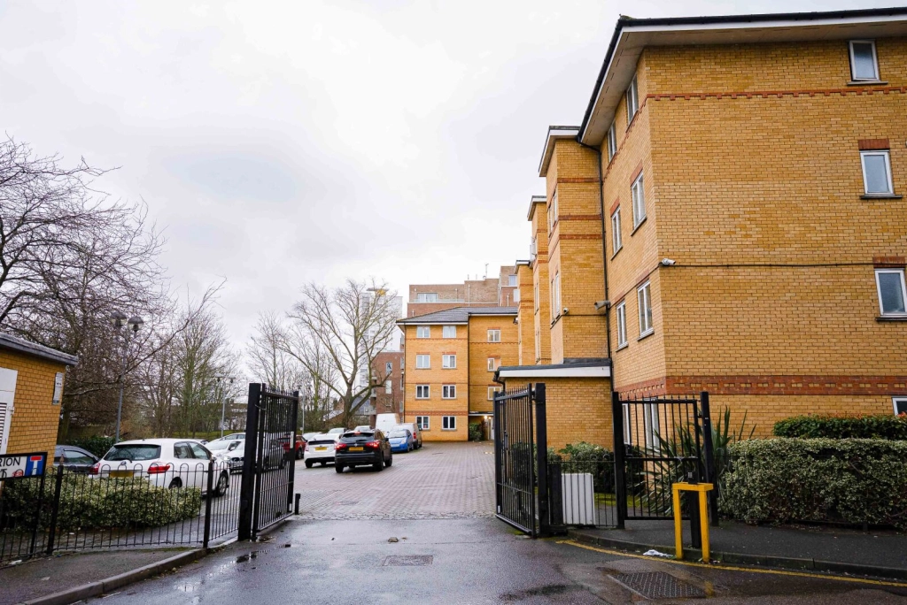 2 bedrooms apartments/flats for sale in Rush Grove Street, Woolwich - SE18 view 8