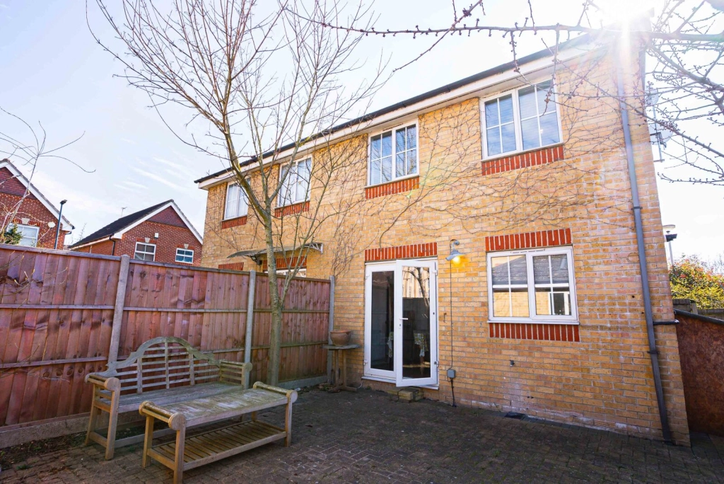 3 bedrooms houses for sale in Kentlea Road, Woolwich - SE28 view 2