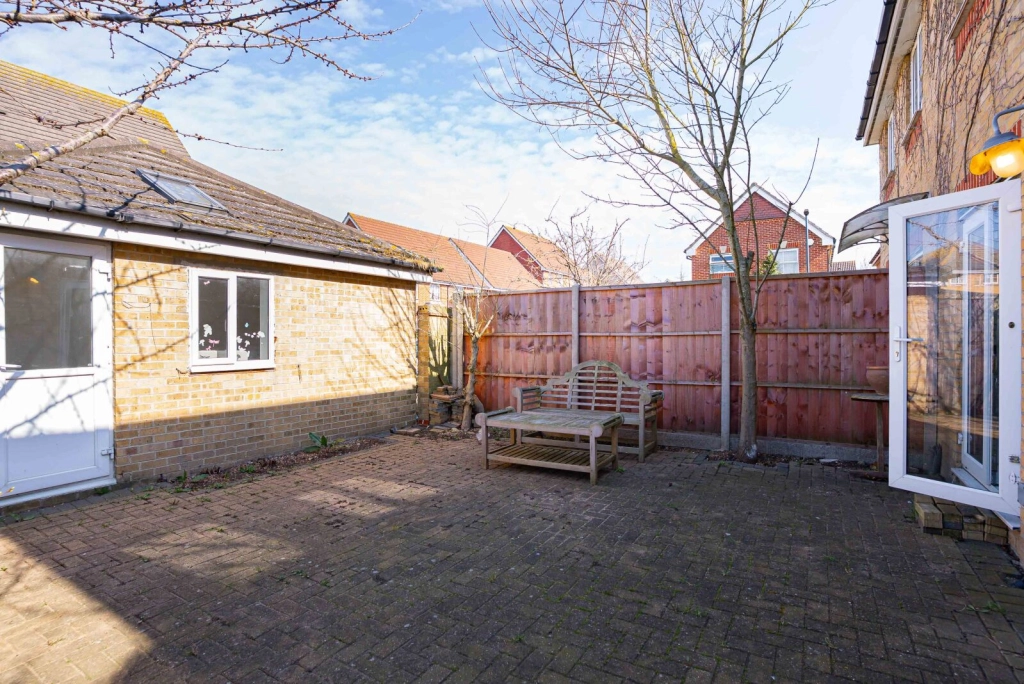 3 bedrooms houses for sale in Kentlea Road, Woolwich - SE28 view 9