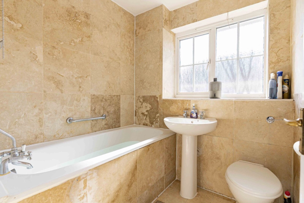 3 bedrooms houses for sale in Kentlea Road, Woolwich - SE28 view 7