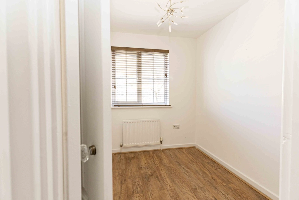 3 bedrooms houses for sale in Kentlea Road, Woolwich - SE28 view 28