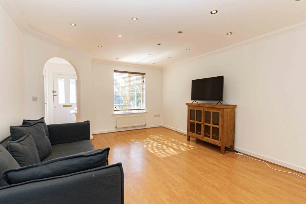 3 bedrooms houses for sale in Kentlea Road, Woolwich - SE28 view 3