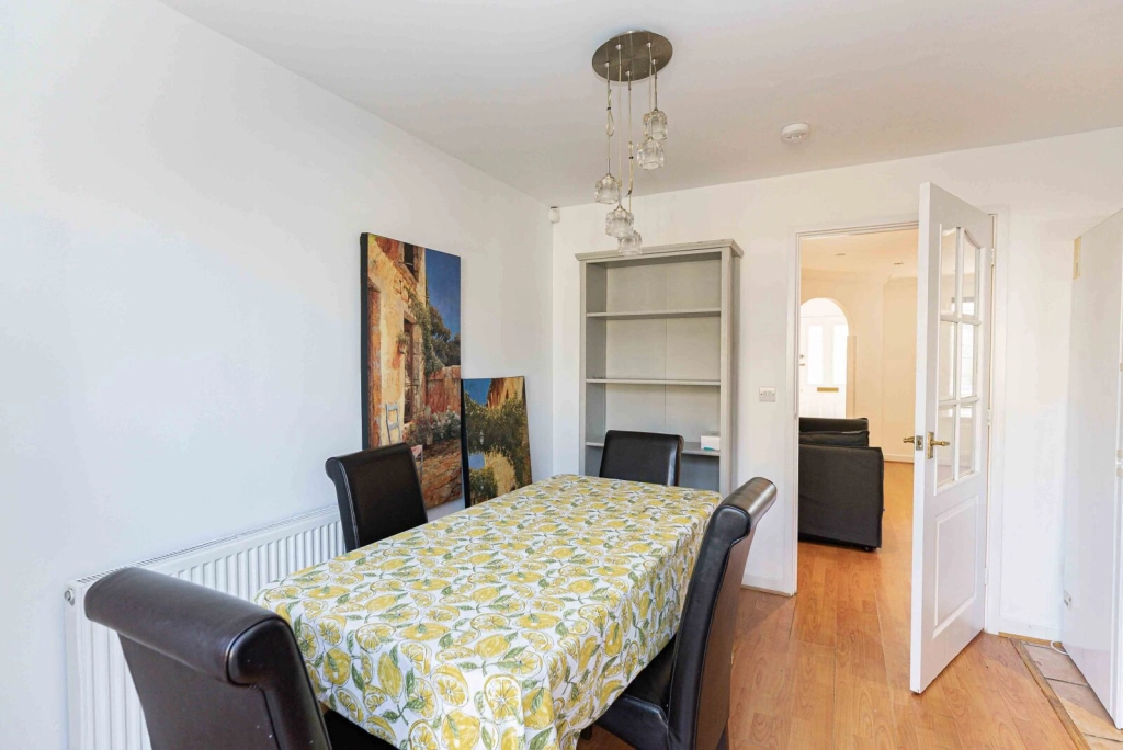 3 bedrooms houses for sale in Kentlea Road, Woolwich - SE28 view 6