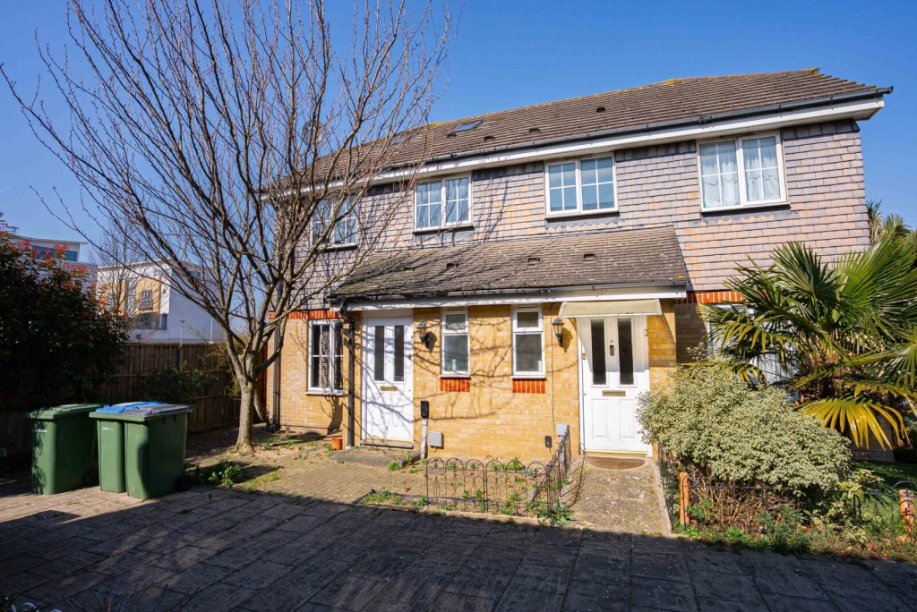 3 bedrooms houses for sale in Kentlea Road, Woolwich - SE28 view 1