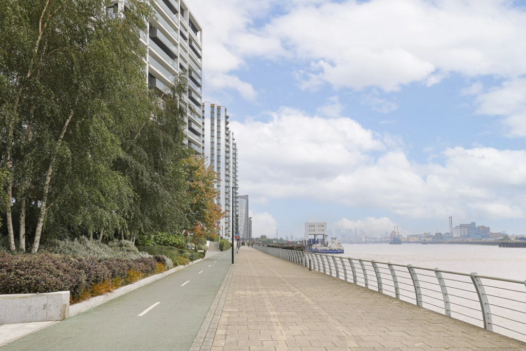 1 bedroom apartments/flats for sale in Duke of Wellington Avenue, Royal Arsenal - SE18 view 14