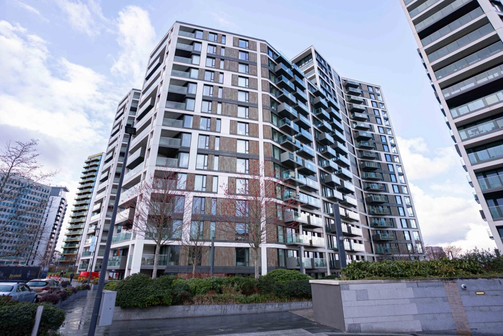1 bedroom apartments/flats for sale in Duke of Wellington Avenue, Royal Arsenal - SE18 view 2