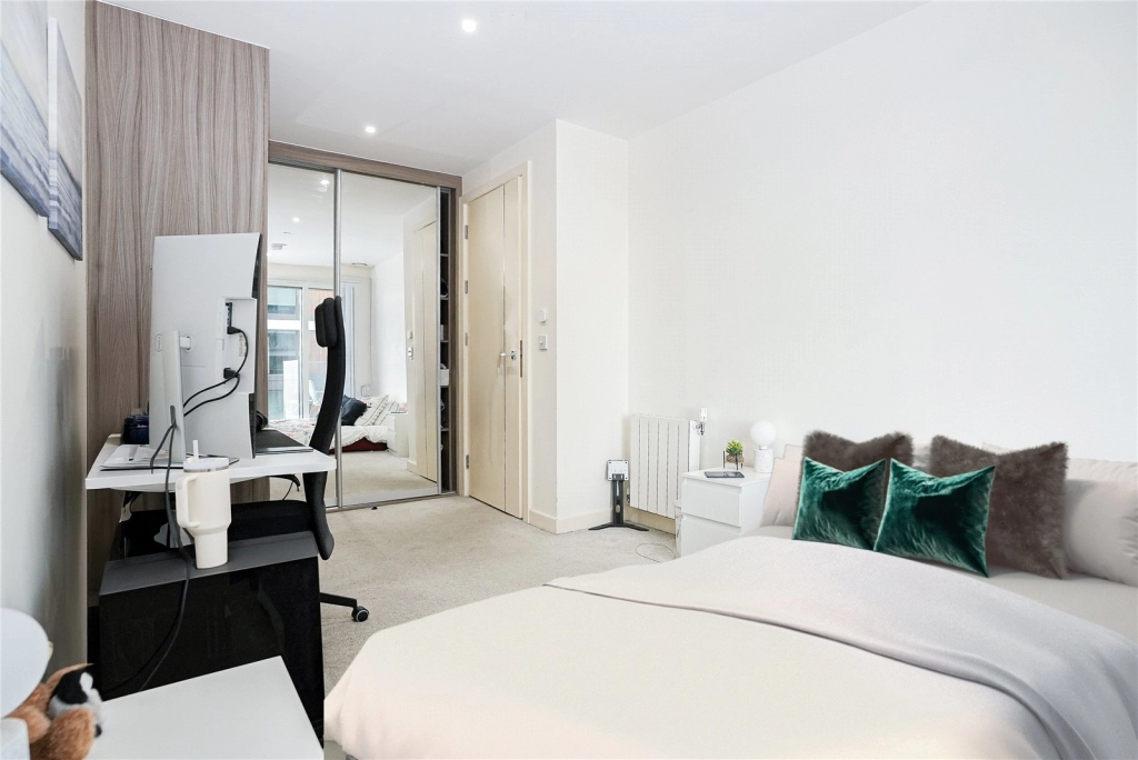 1 bedroom apartments/flats for sale in Duke of Wellington Avenue, Royal Arsenal - SE18 view 8