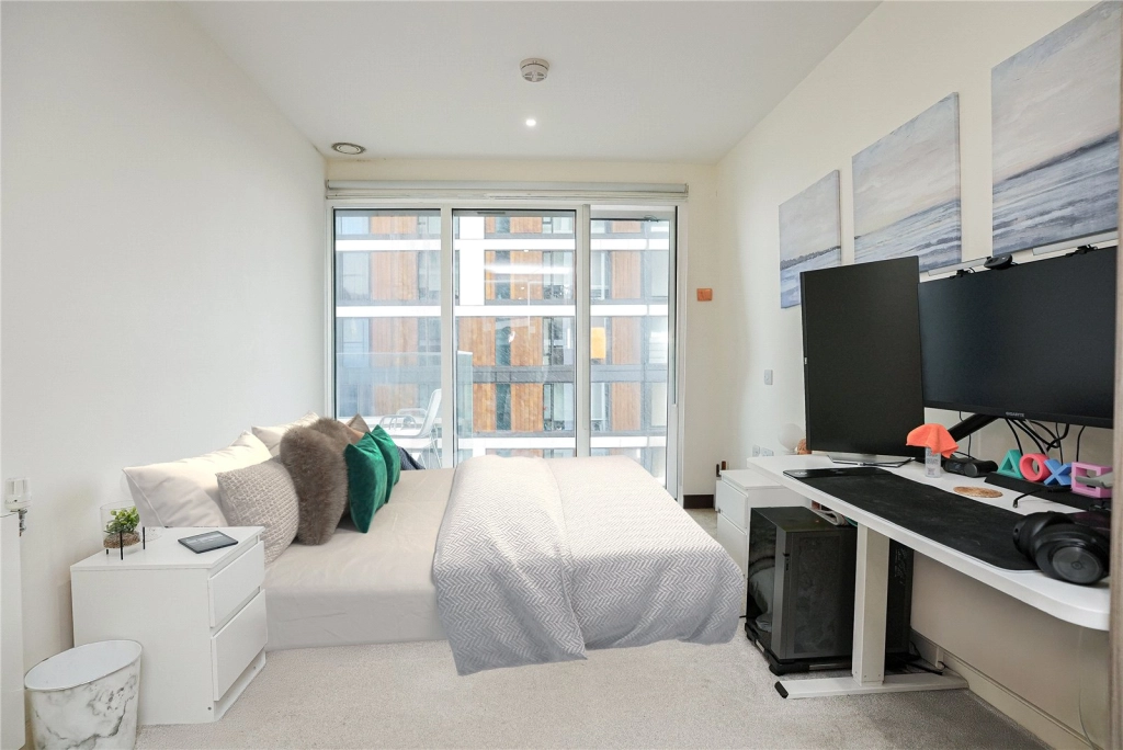 1 bedroom apartments/flats for sale in Duke of Wellington Avenue, Royal Arsenal - SE18 view 4