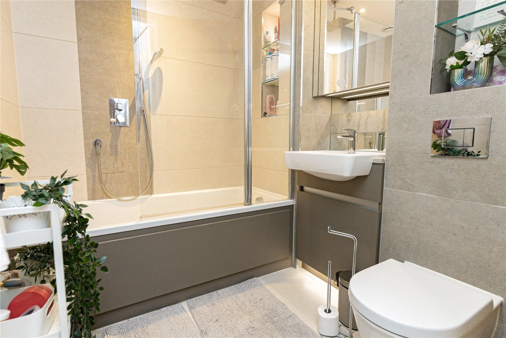 1 bedroom apartments/flats for sale in Duke of Wellington Avenue, Royal Arsenal - SE18 view 5