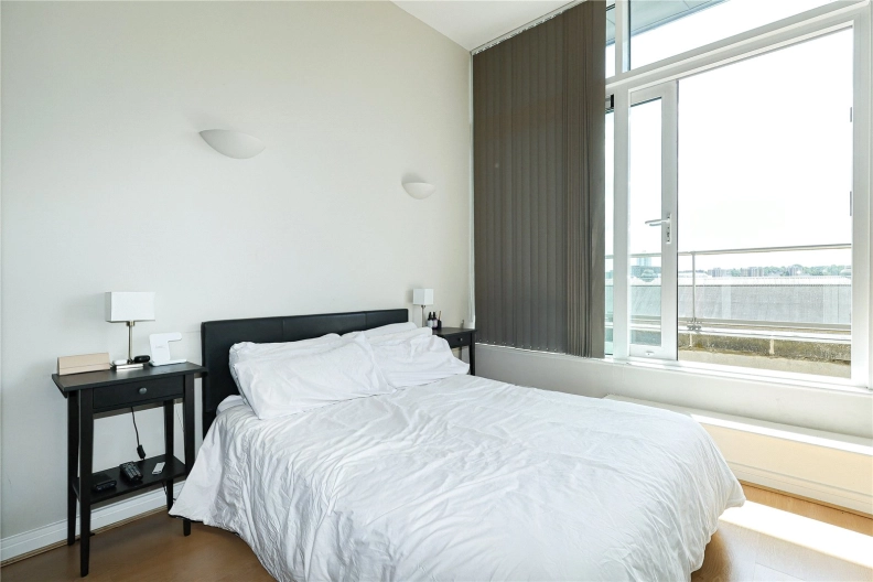 2 bedrooms apartments/flats to sale in Argyll Road, London-image 4