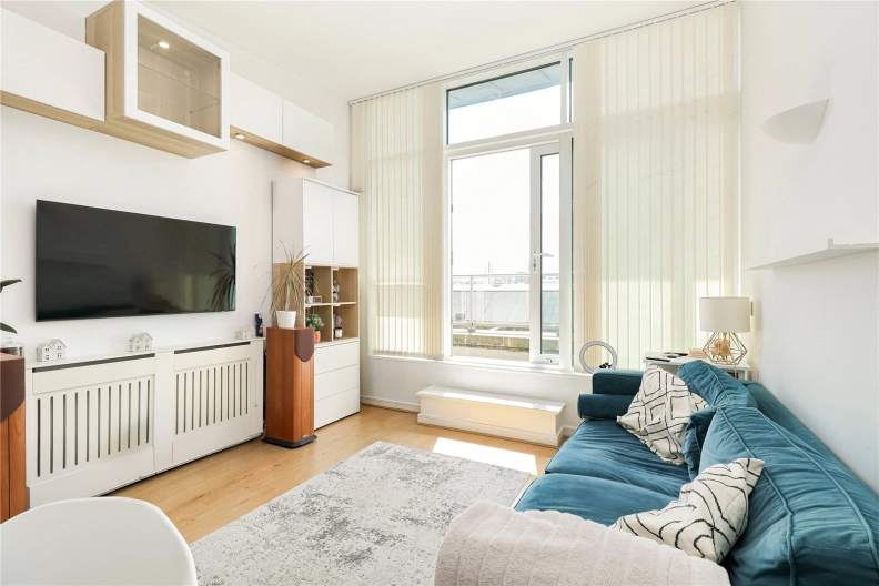 2 bedrooms apartments/flats to sale in Argyll Road, London-image 2
