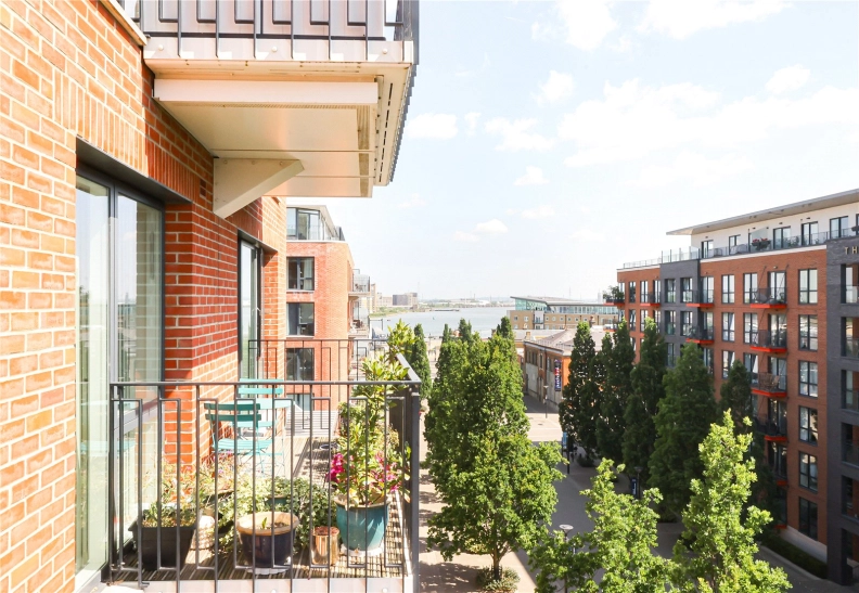 2 bedrooms apartments/flats to sale in Thunderer Walk, Woolwich-image 2