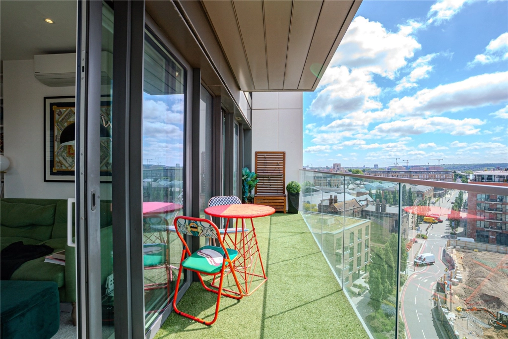 3 bedrooms apartments/flats for sale in Duke of Wellington Avenue, Woolwich - SE18 view 9