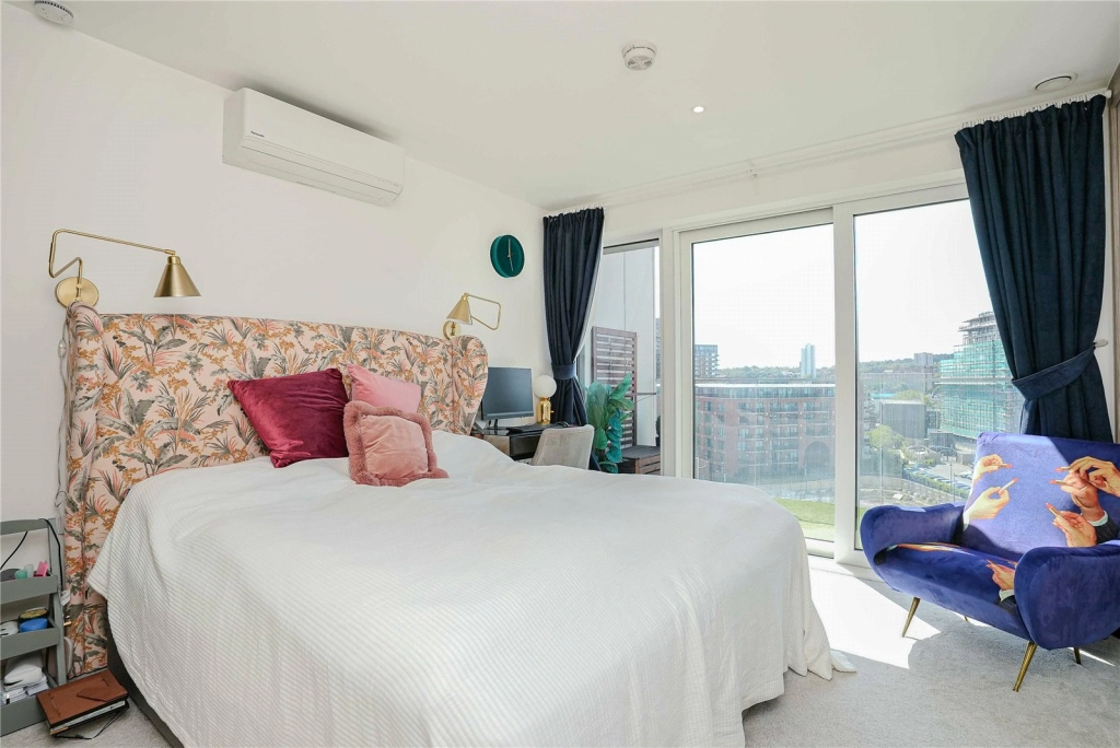 3 bedrooms apartments/flats for sale in Duke of Wellington Avenue, Woolwich - SE18 view 4