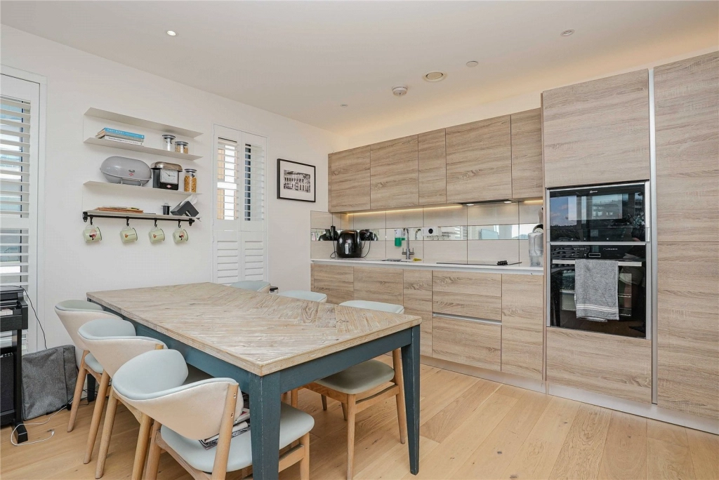 3 bedrooms apartments/flats for sale in Duke of Wellington Avenue, Woolwich - SE18 view 3