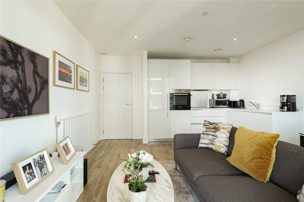 1 bedroom apartments/flats for sale in Plumstead Road, Woolwich - SE18 view 8