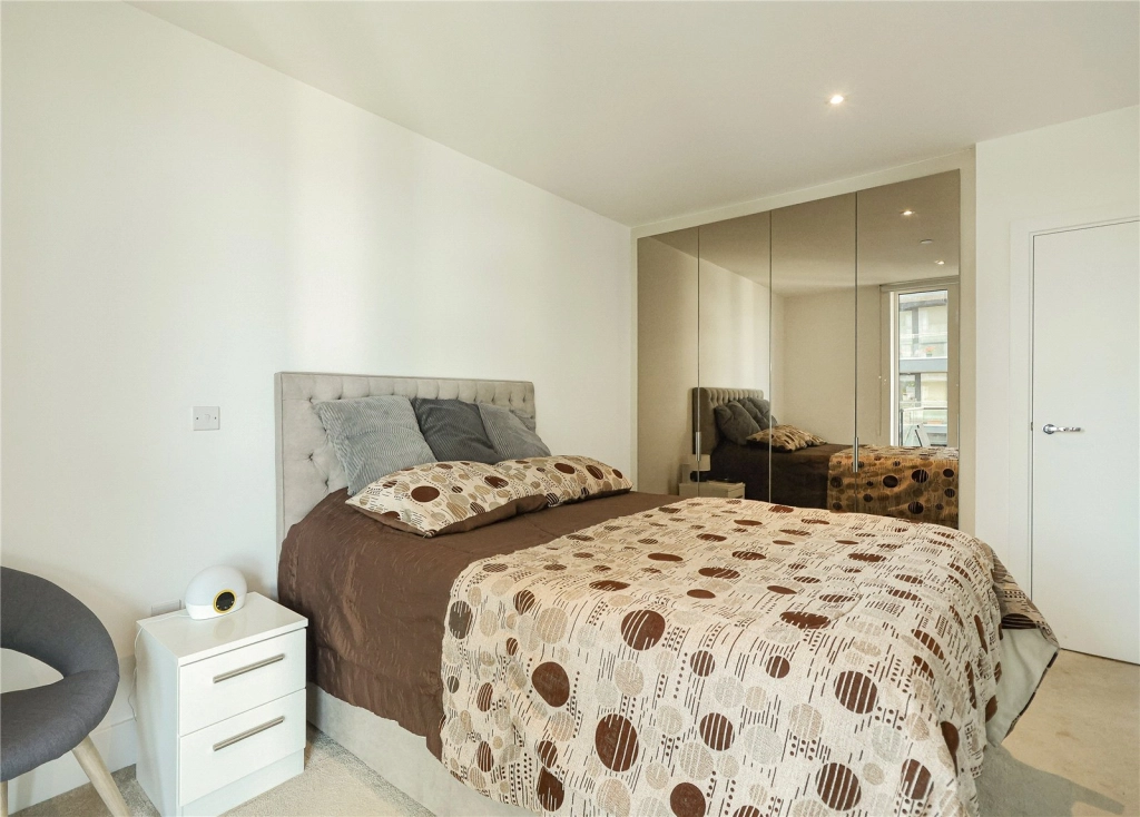 1 bedroom apartments/flats for sale in Plumstead Road, Woolwich - SE18 view 5