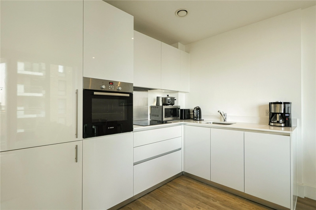 1 bedroom apartments/flats for sale in Plumstead Road, Woolwich - SE18 view 3