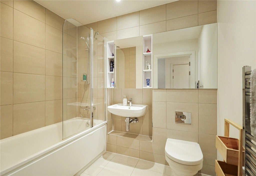 1 bedroom apartments/flats for sale in Plumstead Road, Woolwich - SE18 view 6