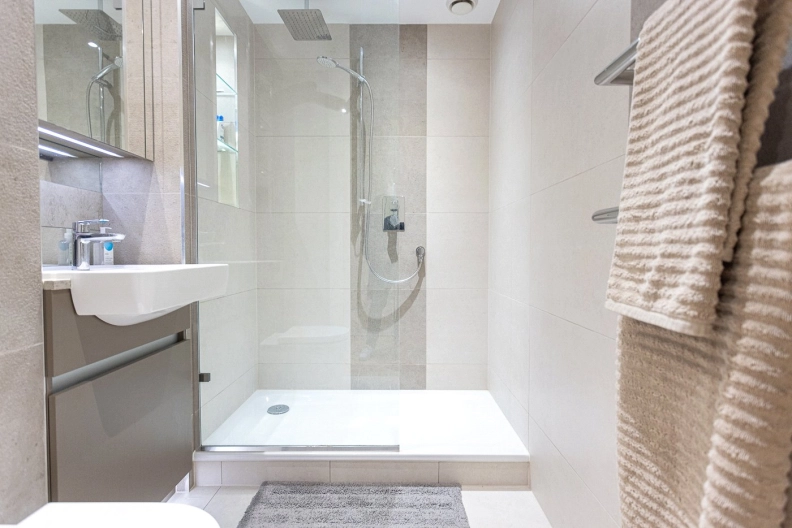 2 bedrooms apartments/flats to sale in Duke of Wellington Avenue, Woolwich-image 4