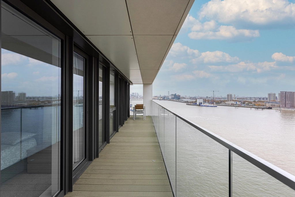 2 bedrooms apartments/flats for sale in Duke of Wellington Avenue, Woolwich - SE18 view 2