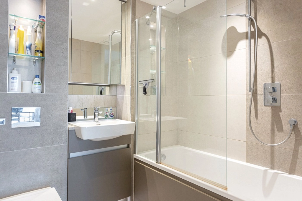 2 bedrooms apartments/flats for sale in Duke of Wellington Avenue, Woolwich - SE18 view 8