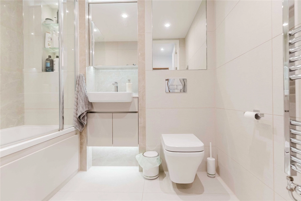 1 bedroom apartments/flats for sale in Brigadier Walk, Woolwich - SE18 view 5