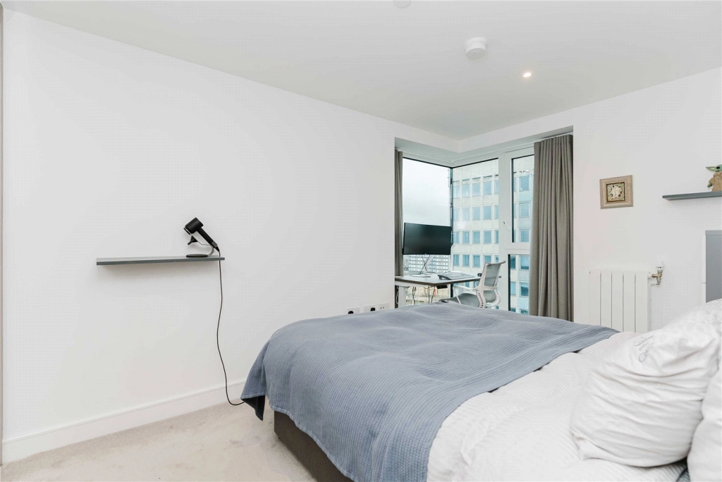 1 bedroom apartments/flats for sale in Brigadier Walk, Woolwich - SE18 view 3