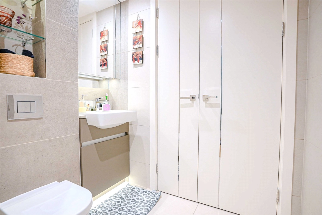 2 bedrooms apartments/flats for sale in Duke of Wellington Avenue, Woolwich - SE18 view 7