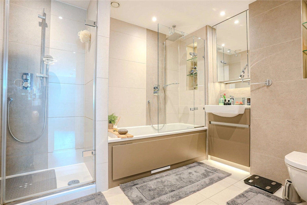 2 bedrooms apartments/flats for sale in Duke of Wellington Avenue, Woolwich - SE18 view 5
