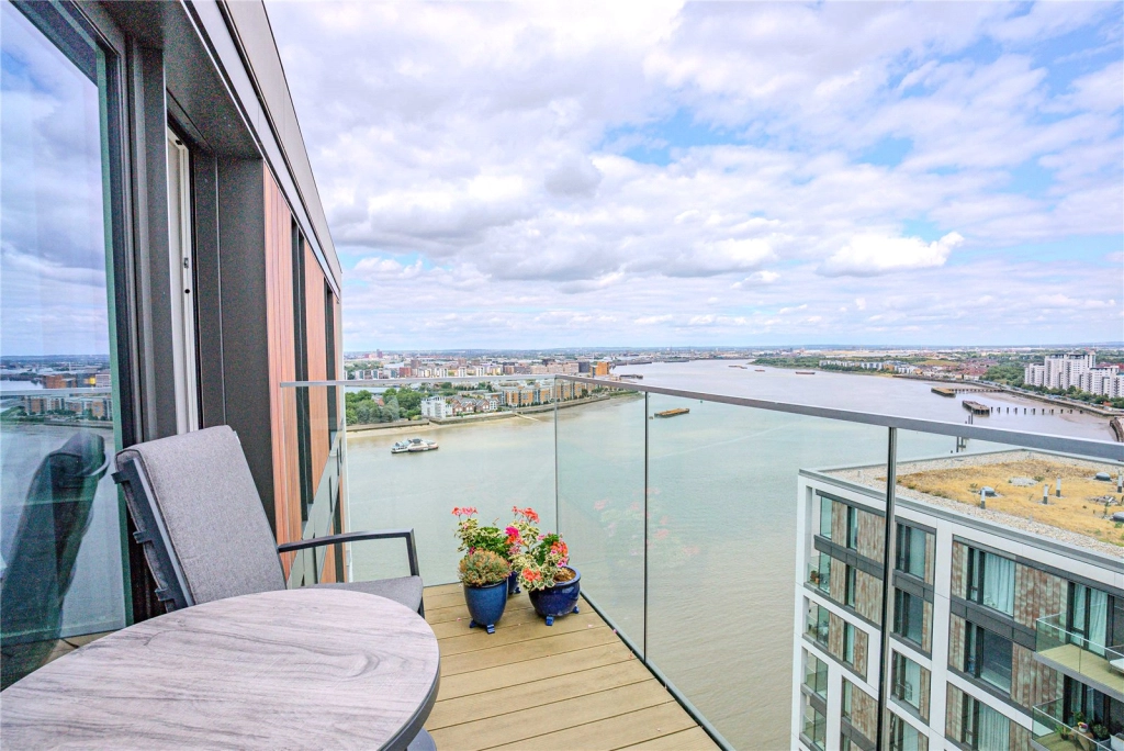 2 bedrooms apartments/flats for sale in Duke of Wellington Avenue, Woolwich - SE18 view 10