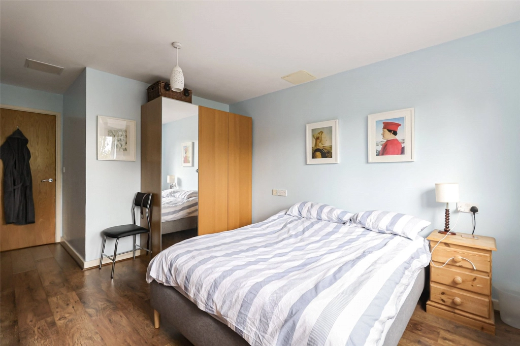 1 bedroom apartments/flats for sale in Erebus Drive, Woolwich - SE28 view 6