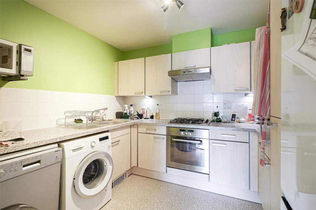 1 bedroom apartments/flats for sale in Erebus Drive, Woolwich - SE28 view 3