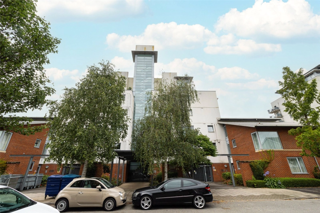 1 bedroom apartments/flats for sale in Erebus Drive, Woolwich - SE28 view 8