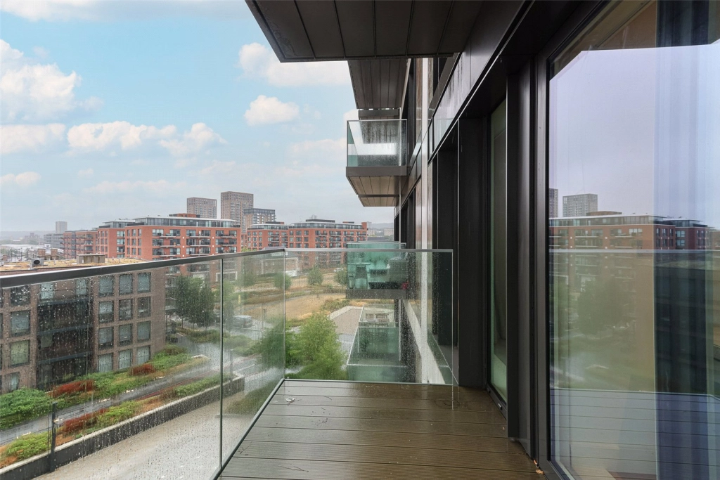 1 bedroom apartments/flats for sale in Duke of Wellington Avenue, Woolwich - SE18 view 16