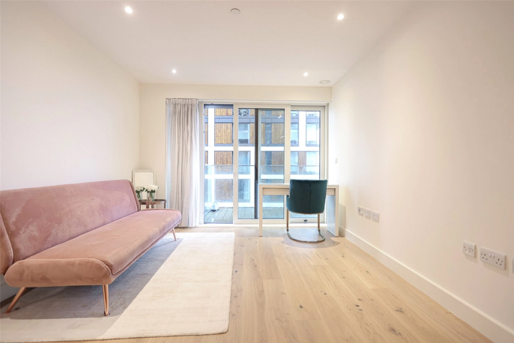 1 bedroom apartments/flats for sale in Duke of Wellington Avenue, Woolwich - SE18 view 2