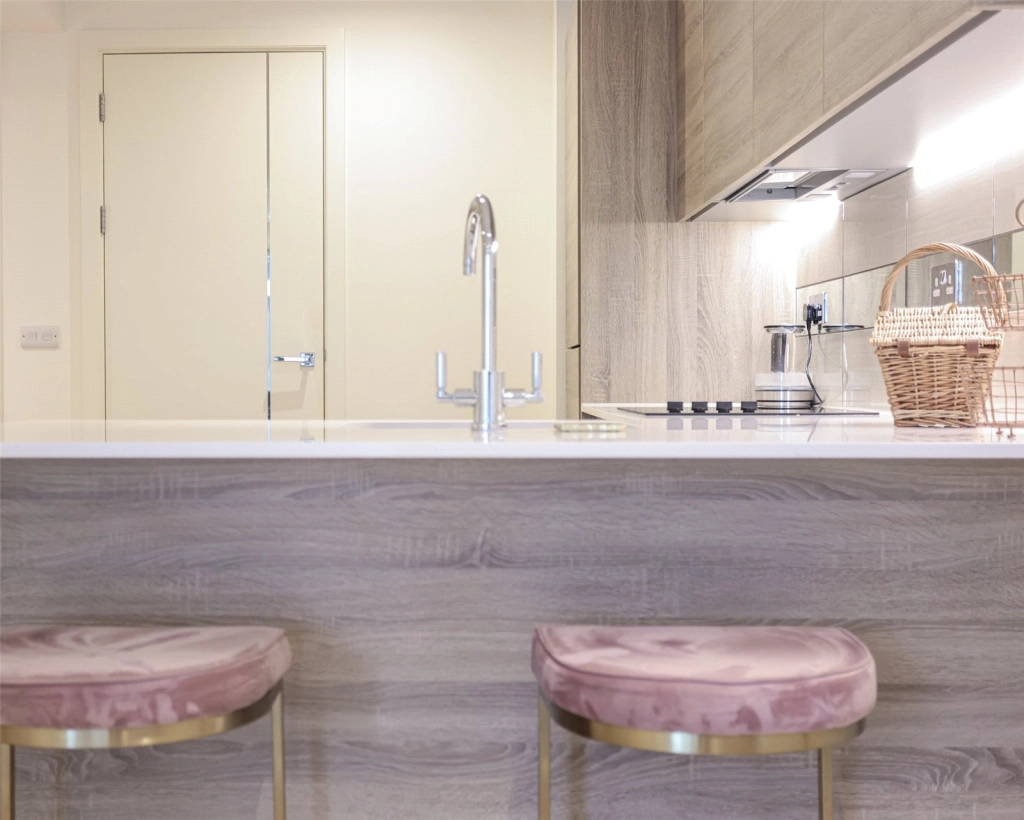 1 bedroom apartments/flats for sale in Duke of Wellington Avenue, Woolwich - SE18 view 12