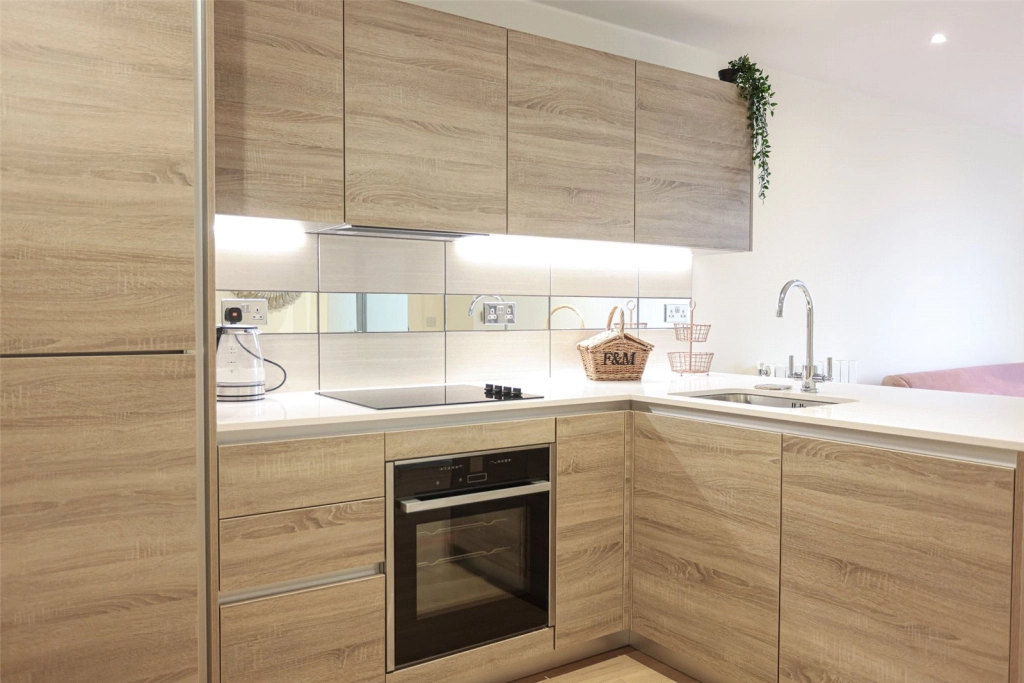 1 bedroom apartments/flats for sale in Duke of Wellington Avenue, Woolwich - SE18 view 3