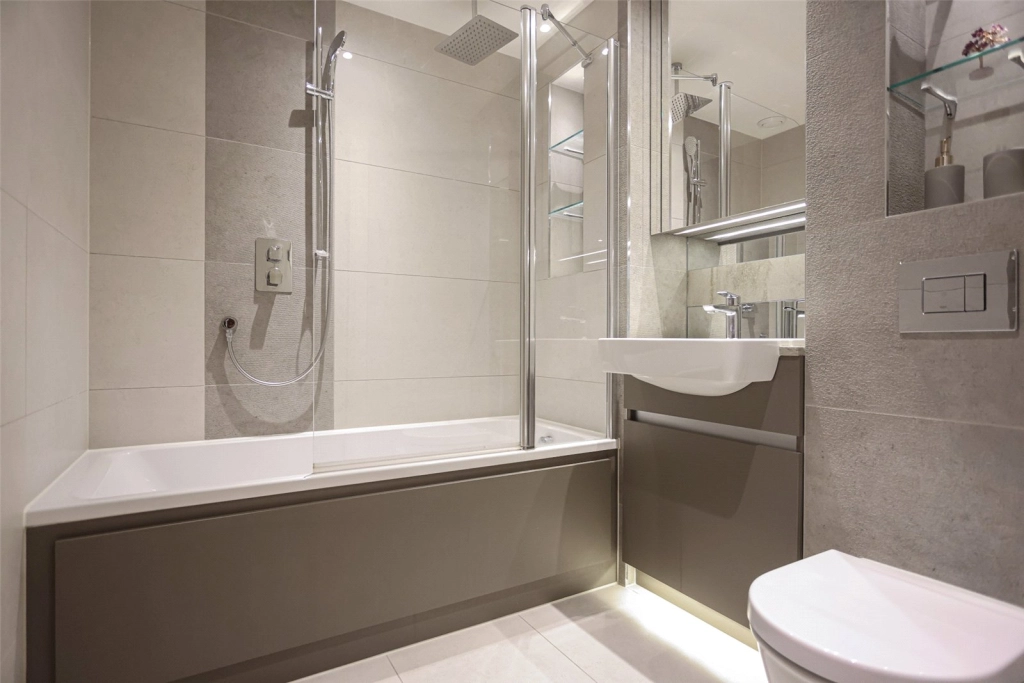 1 bedroom apartments/flats for sale in Duke of Wellington Avenue, Woolwich - SE18 view 7