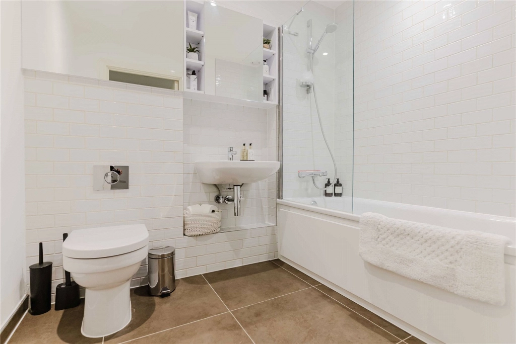 1 bedroom apartments/flats for sale in Plumstead Road, Woolwich - SE18 view 6