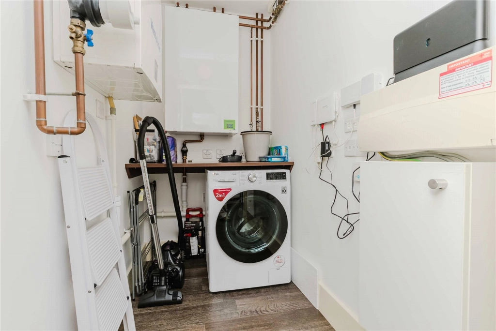 1 bedroom apartments/flats for sale in Plumstead Road, Woolwich - SE18 view 14