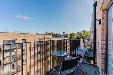 Rolfe Terrace, Woolwich - SE18 view 30