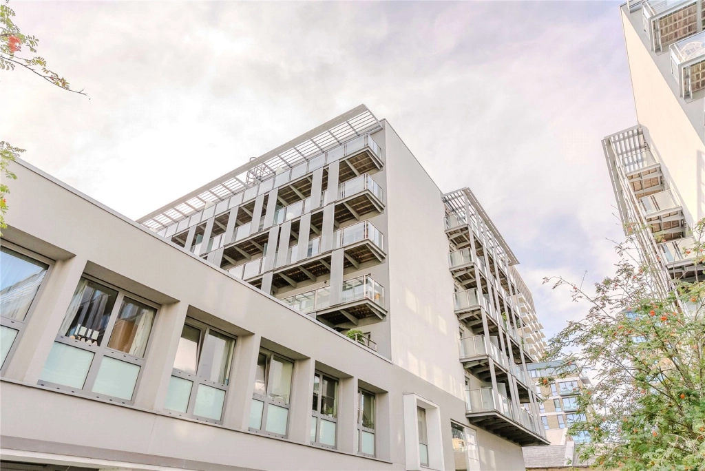 1 bedroom apartments/flats for sale in Royal Carriage Mews, Woolwich - SE18 view 8