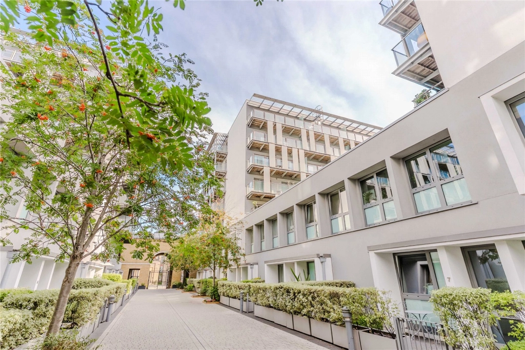 1 bedroom apartments/flats for sale in Royal Carriage Mews, Woolwich - SE18 view 23